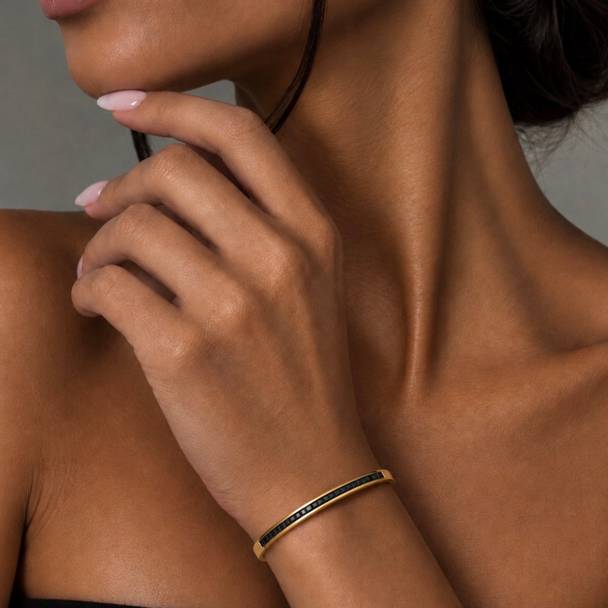 Noir Crystal Armreif – Gold