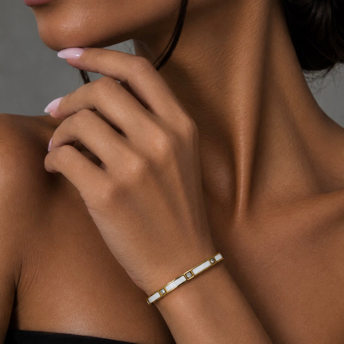 Lumière Blanc Armreif – Gold