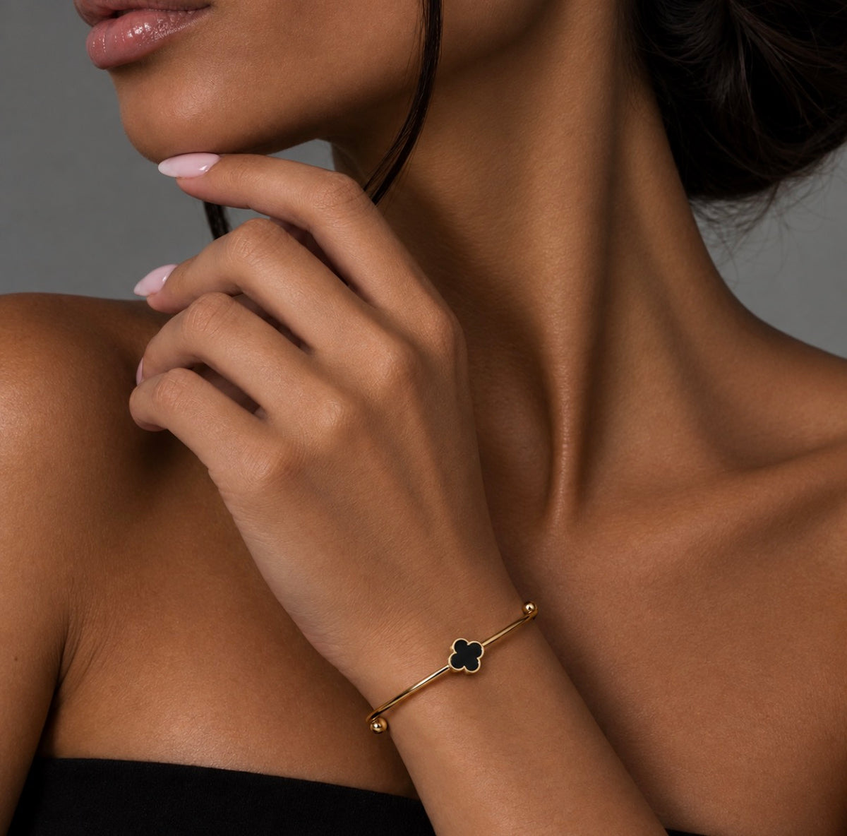 Noir Clover Armreif – Gold
